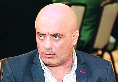 أخبار الفن – بقلم سليمان الأصفهاني – بازار التبرعات للنازحين